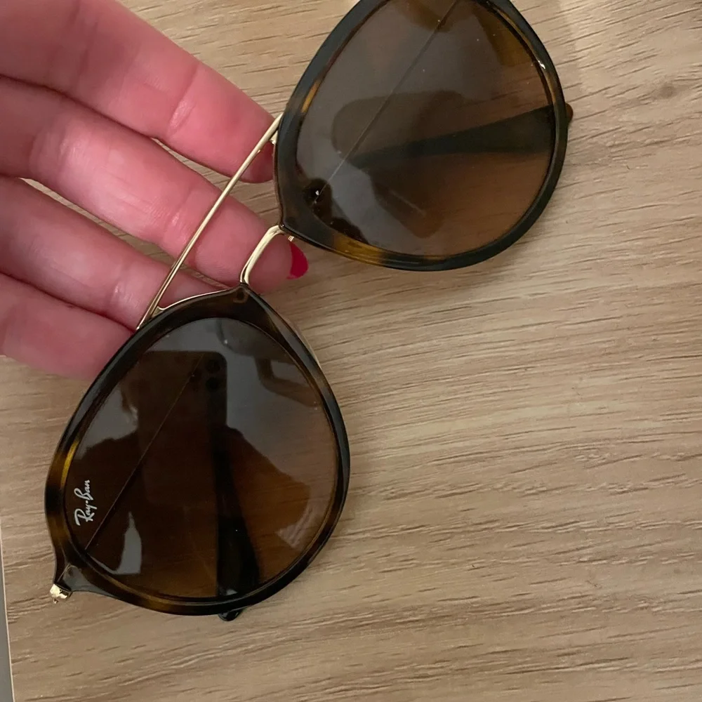 Ray Bans Tortoise and Gold - Picture 4 of 10